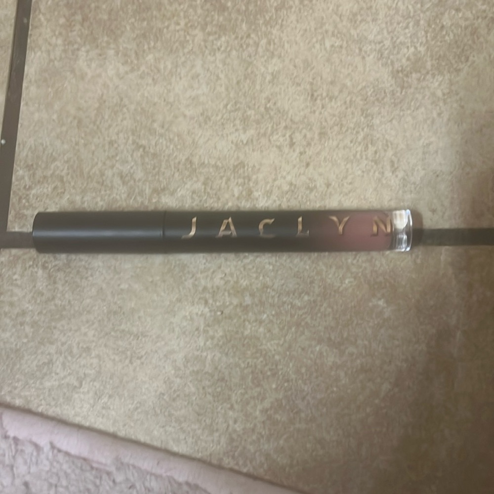 Never used Jaclyn hill lipstick in be brave